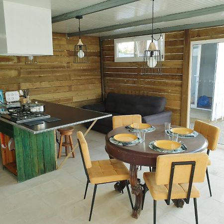 Casa Vale Ecotainer Hostel ลิสบอน ภายนอก รูปภาพ