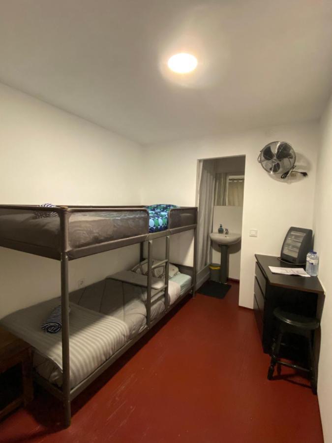 Casa Vale Ecotainer Hostel ลิสบอน ภายนอก รูปภาพ