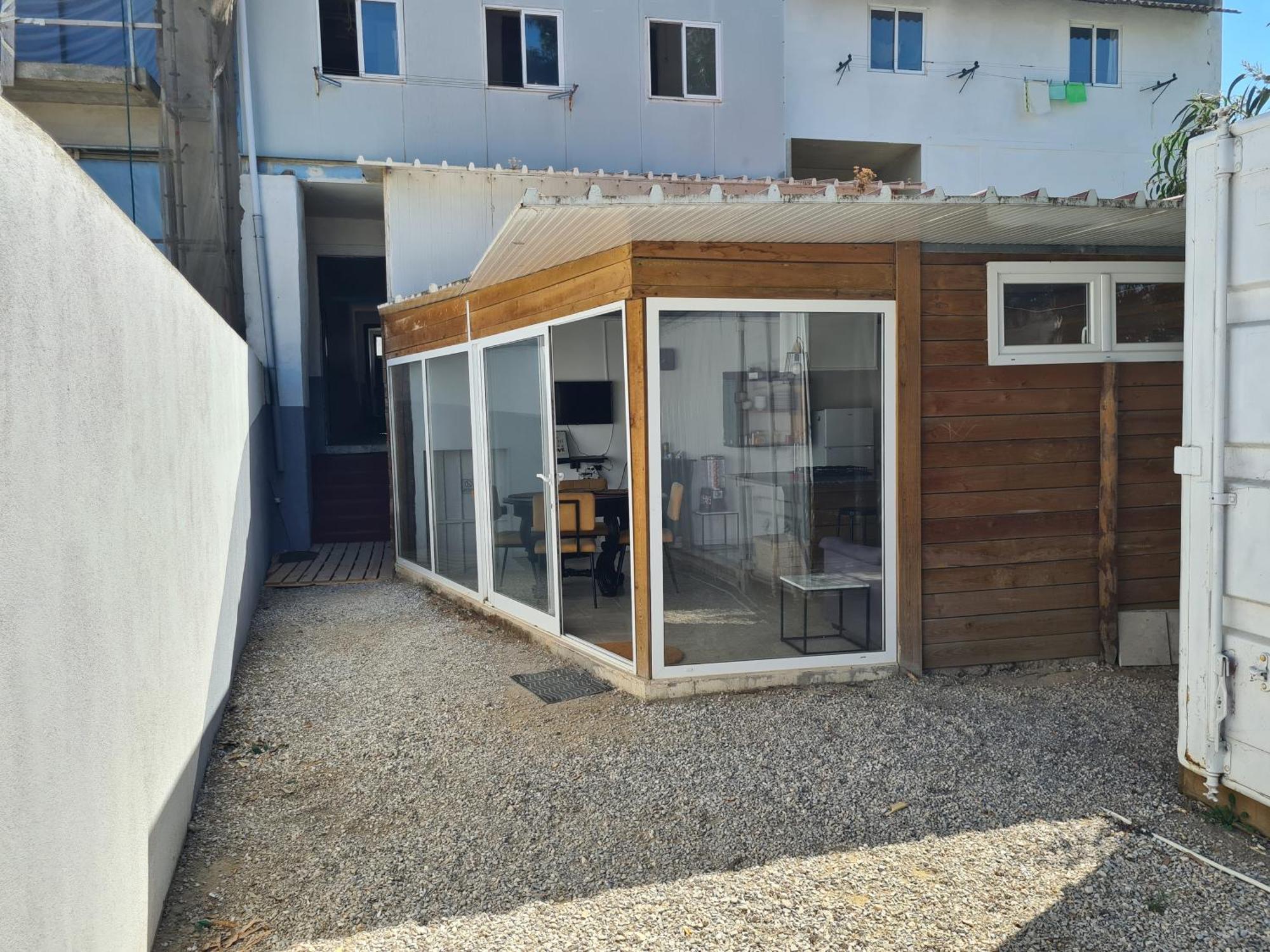 Casa Vale Ecotainer Hostel ลิสบอน ภายนอก รูปภาพ
