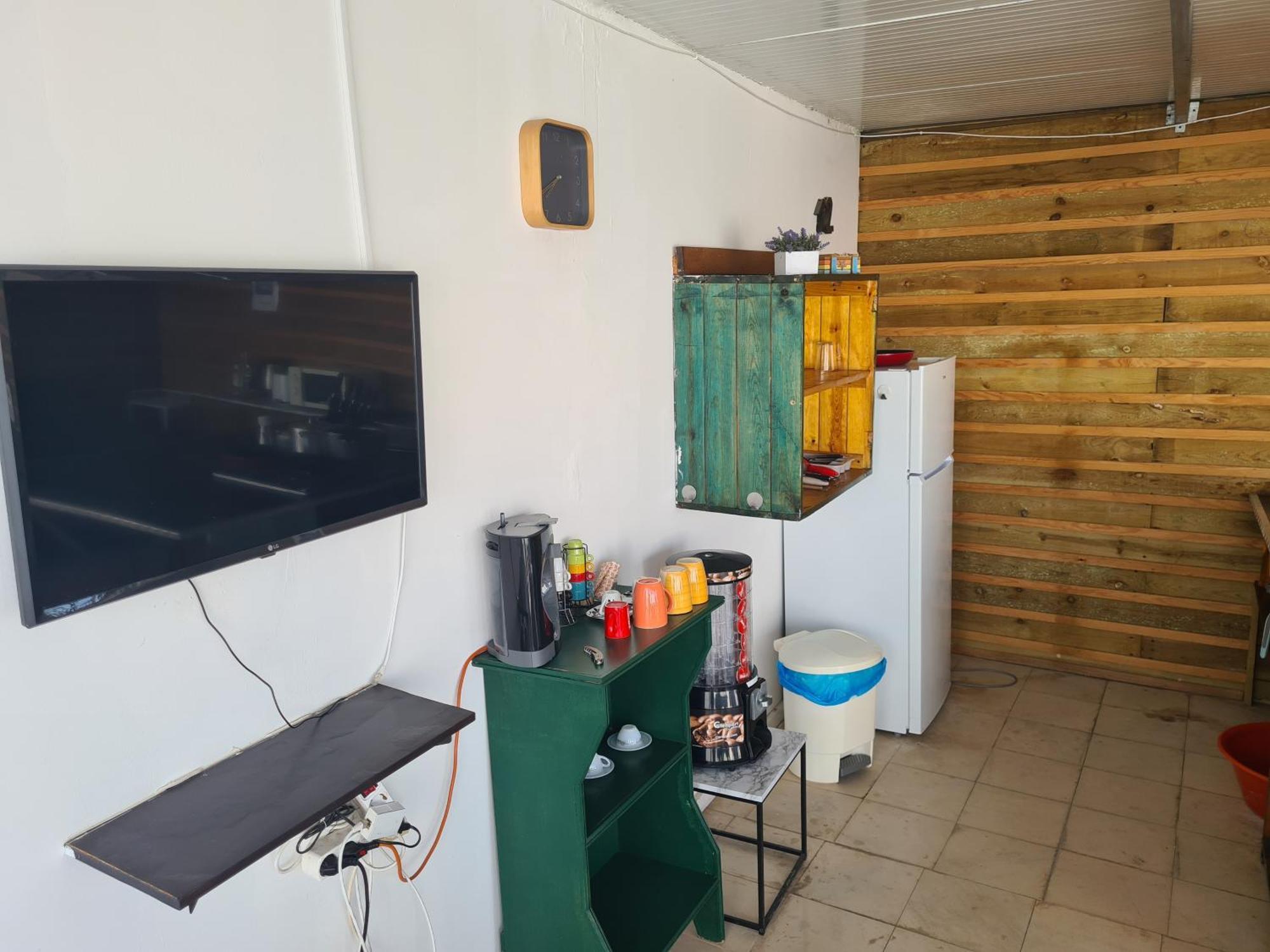 Casa Vale Ecotainer Hostel ลิสบอน ภายนอก รูปภาพ