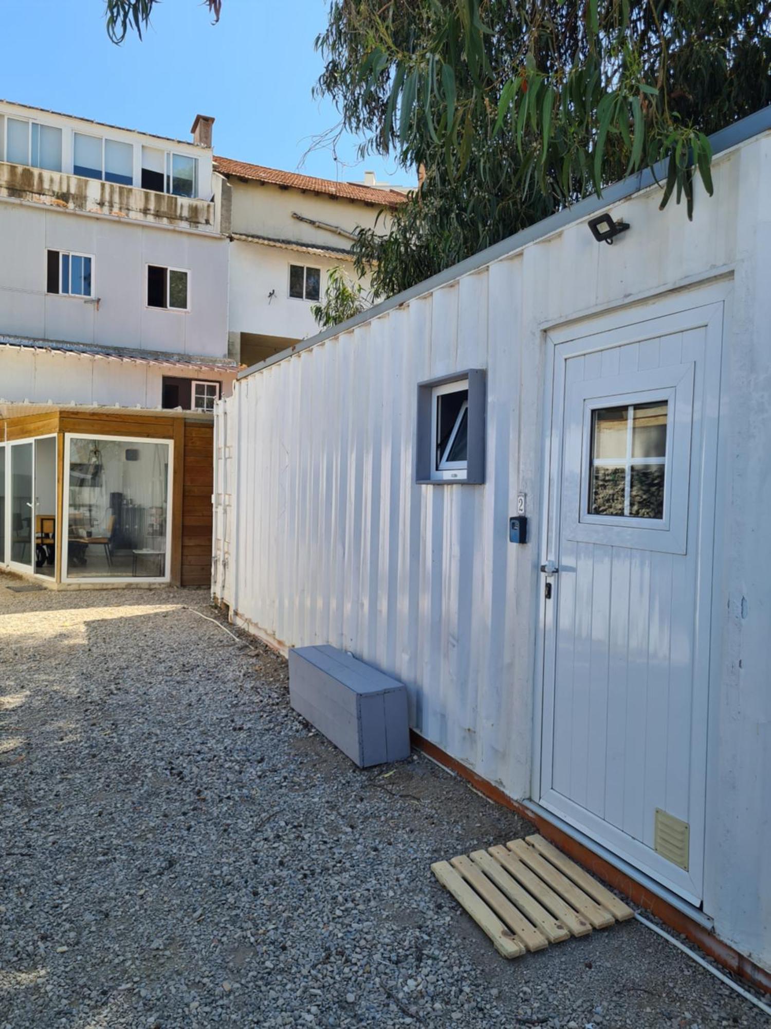 Casa Vale Ecotainer Hostel ลิสบอน ภายนอก รูปภาพ