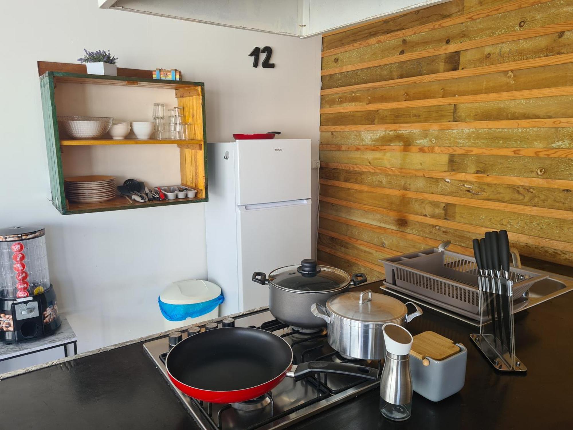 Casa Vale Ecotainer Hostel ลิสบอน ภายนอก รูปภาพ