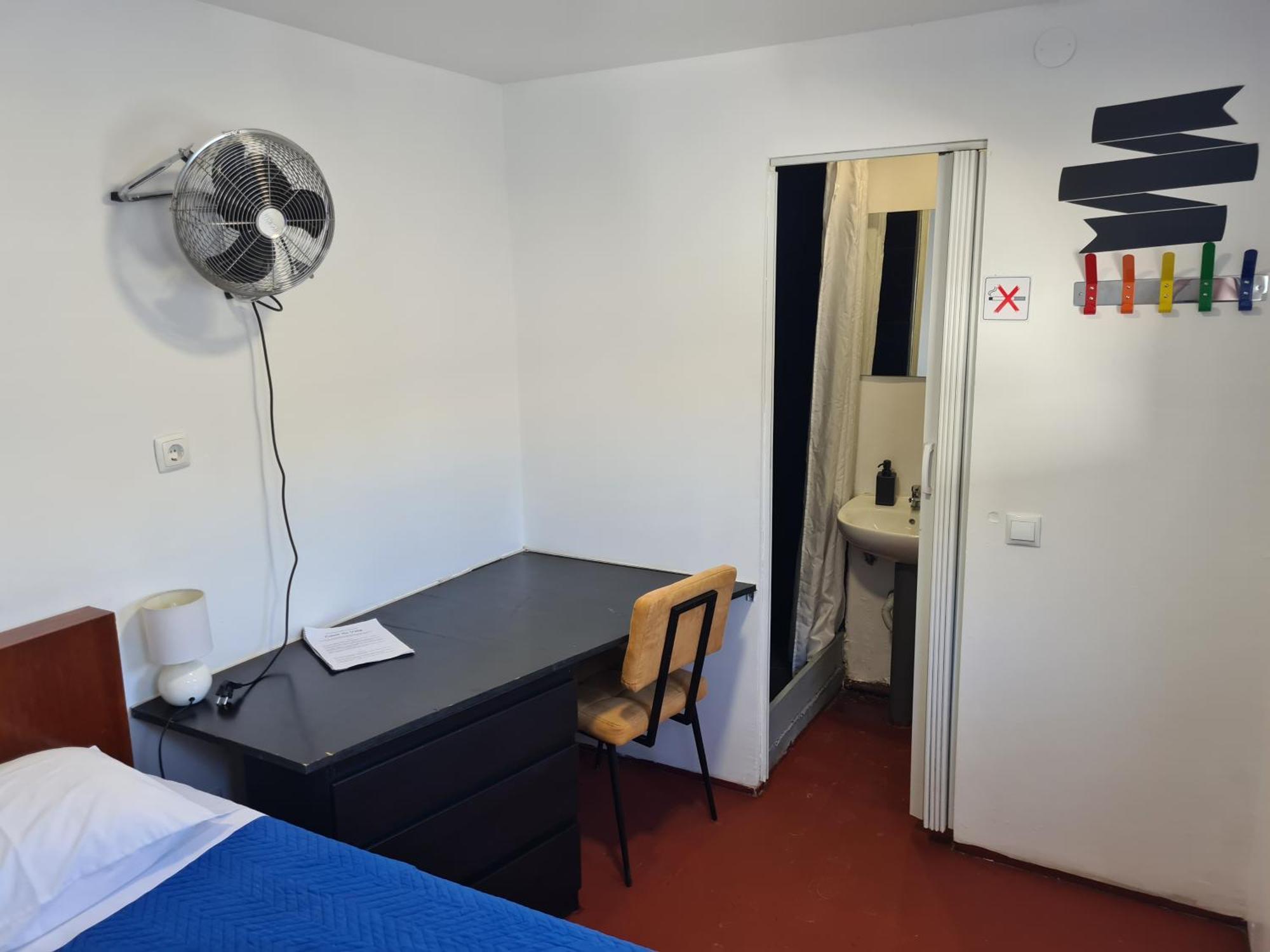 Casa Vale Ecotainer Hostel ลิสบอน ภายนอก รูปภาพ