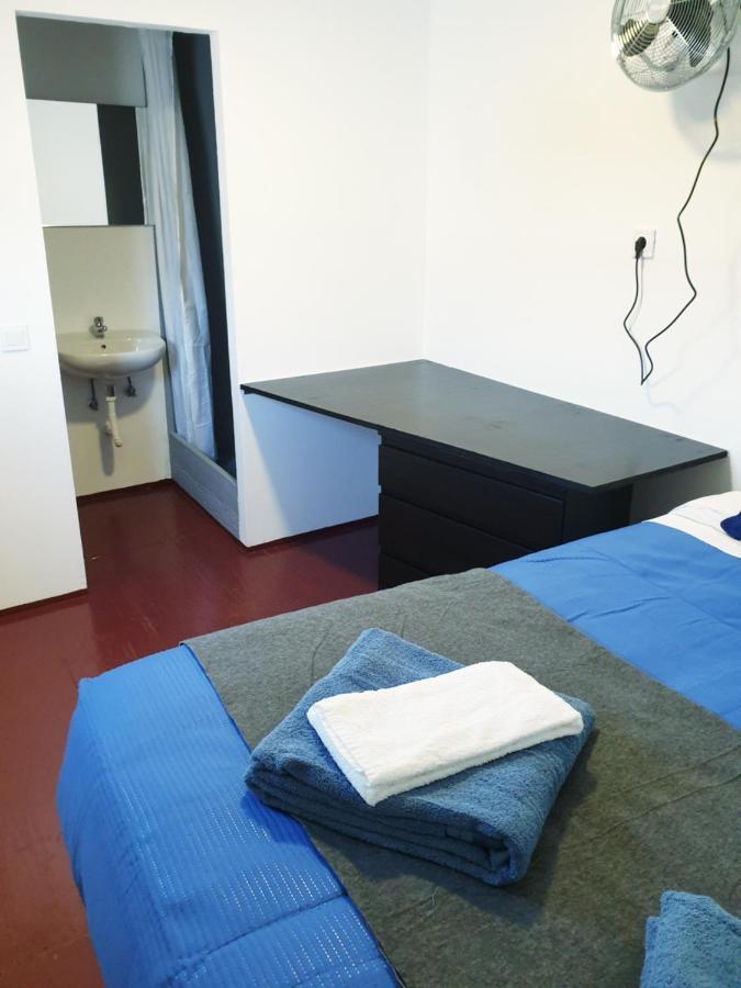 Casa Vale Ecotainer Hostel ลิสบอน ภายนอก รูปภาพ