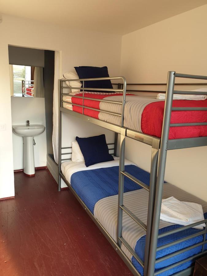 Casa Vale Ecotainer Hostel ลิสบอน ภายนอก รูปภาพ