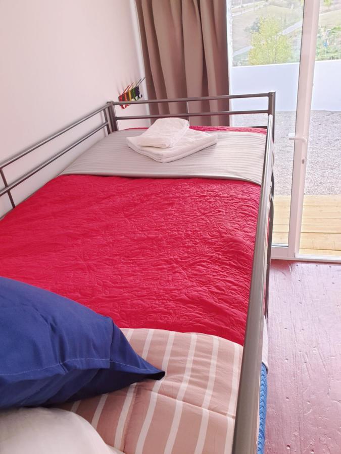 Casa Vale Ecotainer Hostel ลิสบอน ภายนอก รูปภาพ