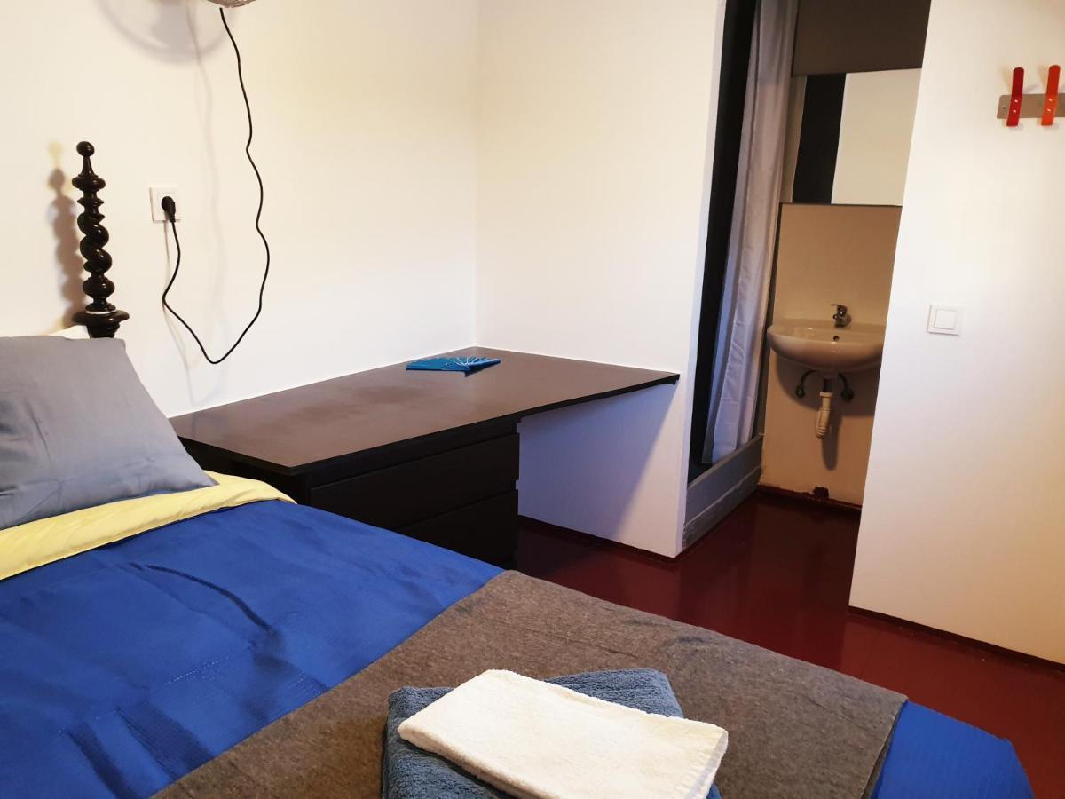 Casa Vale Ecotainer Hostel ลิสบอน ภายนอก รูปภาพ
