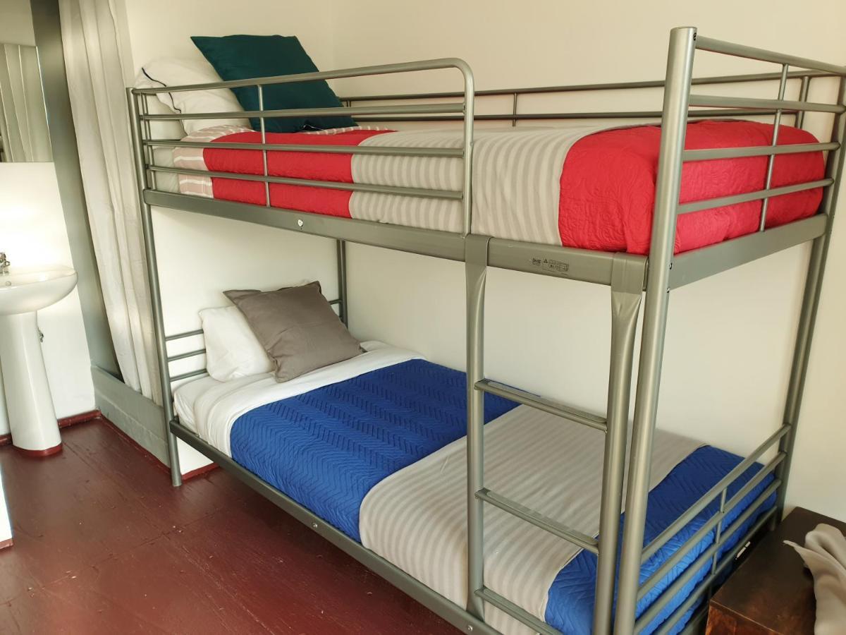 Casa Vale Ecotainer Hostel ลิสบอน ภายนอก รูปภาพ