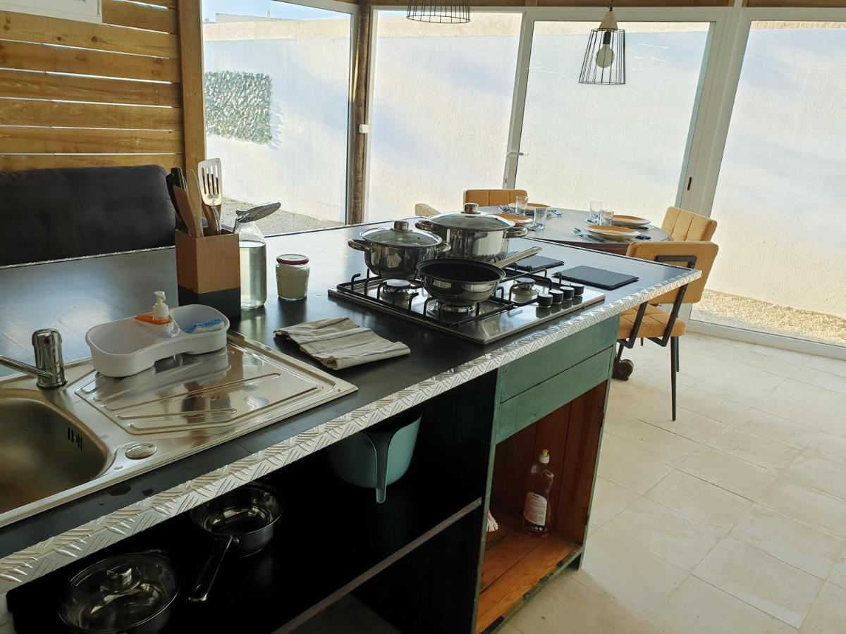 Casa Vale Ecotainer Hostel ลิสบอน ภายนอก รูปภาพ