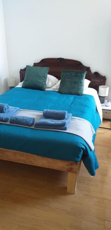 Casa Vale Ecotainer Hostel ลิสบอน ภายนอก รูปภาพ