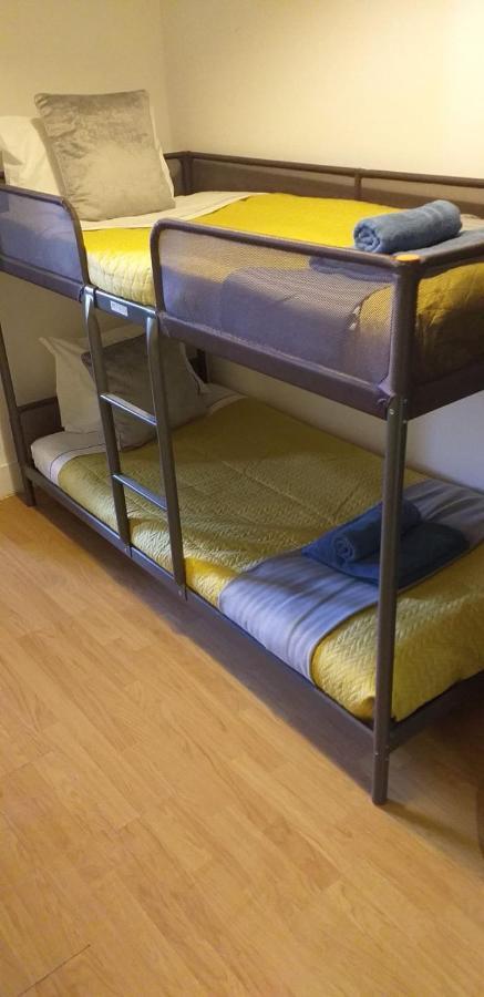 Casa Vale Ecotainer Hostel ลิสบอน ภายนอก รูปภาพ